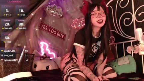 Crystal online show from November 2025 05:23:02 PM