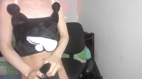 Snapshot of _baby_vi chatting on October 2025 02:35:01 AM _baby_vi online show from October 2025 02:35:01 AM