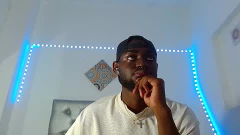 Andrew online show from November 2025 07:01:02 PM