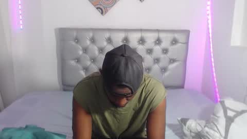 Andrew online show from December 2025 06:26:01 PM