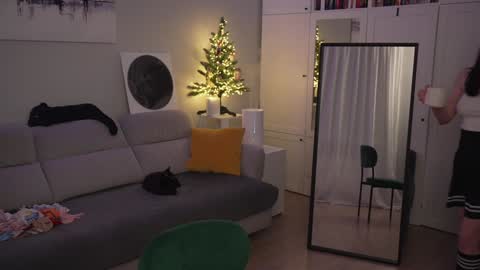 Lili online show from December 2024 09:08:02 PM