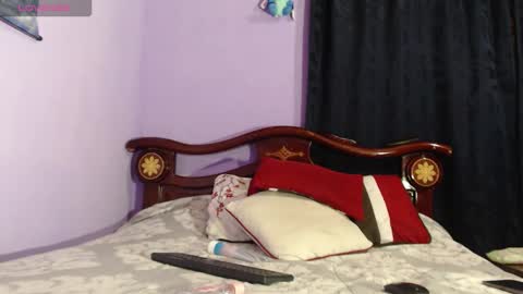 _boombom__ online show from October 2025 12:04:01 AM