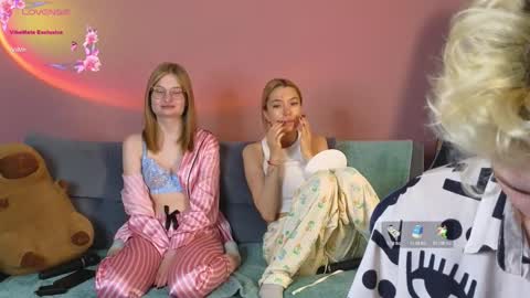 _capybara0_0 online show from December 2025 12:10:02 PM