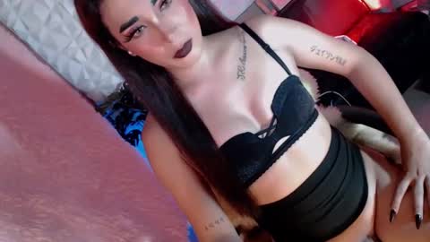 Snapshot of _caroline69 chatting on January 2025 08:32:02 AM Caroline online show from January 2025 08:32:02 AM