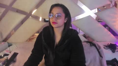 Snapshot of _carolinee_sweet chatting on December 2024 06:10:02 AM Caroline Sweet online show from December 2024 06:10:02 AM