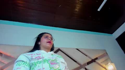 Snapshot of _carolinee_sweet chatting on December 2024 07:07:02 AM Caroline Sweet online show from December 2024 07:07:02 AM