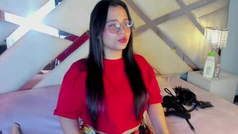 Snapshot of _carolinee_sweet chatting on December 2024 02:38:02 AM Caroline Sweet online show from December 2024 02:38:02 AM