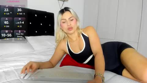 Bella  online show from January 2026 10:41:02 PM