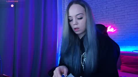 Snapshot of _crazybee_ chatting on December 2024 05:07:02 AM Nica online show from December 2024 05:07:02 AM