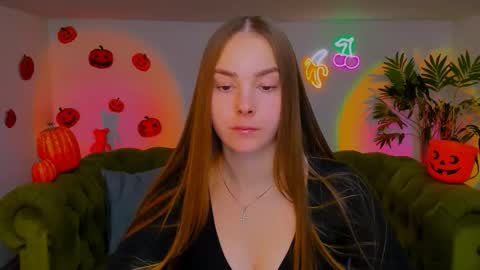 Erika online show from November 2025 02:16:02 PM