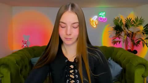 Erika online show from November 2025 01:21:02 PM