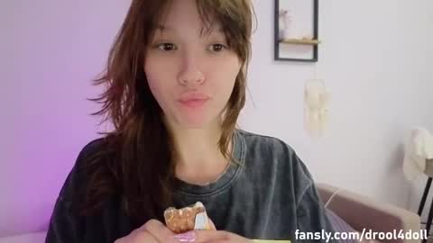 Snapshot of _demi_dee_ chatting on May 2026 07:11:02 PM DemiDee online show from May 2026 07:11:02 PM
