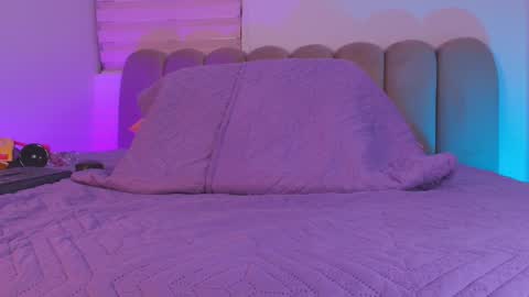 Dione online show from November 2025 07:17:01 PM