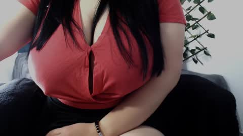 Snapshot of _donniia_ chatting on December 2024 01:43:02 PM Dannia online show from December 2024 01:43:02 PM