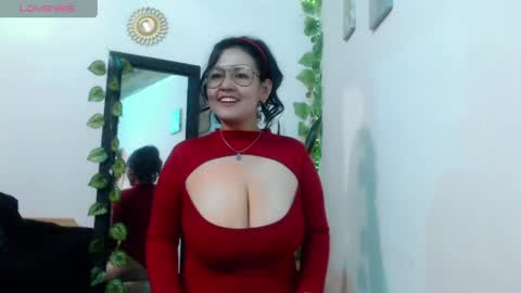 Snapshot of _donniia_ chatting on April 2026 10:56:02 PM Dannia online show from April 2026 10:56:02 PM