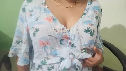 Snapshot of _dreamgirl_0 chatting on February 2026 09:54:01 AM _dreamgirl_0 online show from February 2026 09:54:01 AM