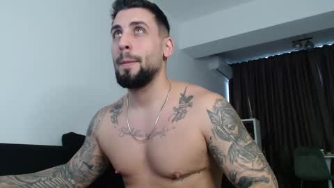 Snapshot of _dylangreen chatting on November 2025 09:33:02 AM Dylan online show from November 2025 09:33:02 AM