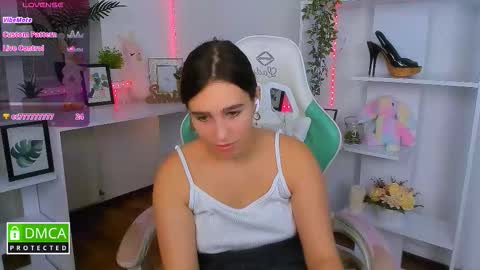 Snapshot of _eliizabeth__ chatting on October 2025 11:31:02 PM Lizzy online show from October 2025 11:31:02 PM