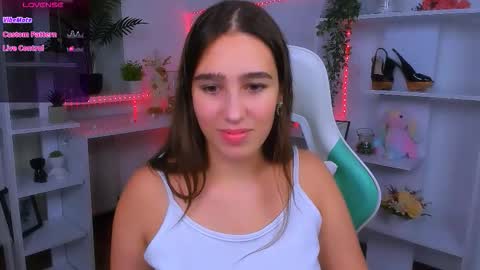 Snapshot of _eliizabeth__ chatting on November 2025 10:43:02 PM Lizzy online show from November 2025 10:43:02 PM