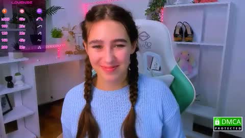 Snapshot of _eliizabeth__ chatting on November 2025 10:30:02 PM Lizzy online show from November 2025 10:30:02 PM