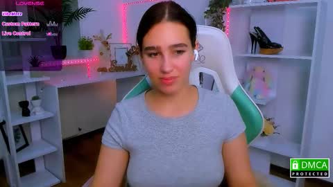 Snapshot of _eliizabeth__ chatting on November 2025 10:43:02 PM Lizzy online show from November 2025 10:43:02 PM