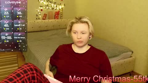 Snapshot of _elven_dreams__ chatting on December 2024 06:48:01 PM chloue and Gretta online show from December 2024 06:48:01 PM