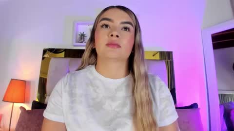 Isabella online show from October 2025 12:03:01 PM