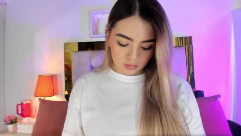 Isabella online show from November 2025 01:00:02 PM