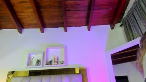 Isabella online show from November 2025 12:05:01 PM