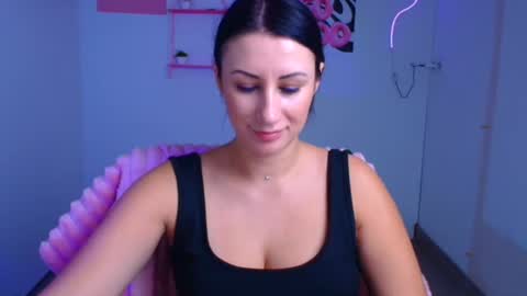 Emma online show from October 2025 12:01:02 PM