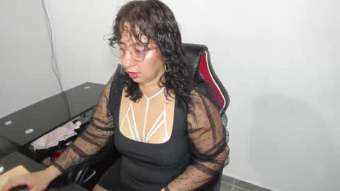 Emma online show from September 2025 01:00:01 AM