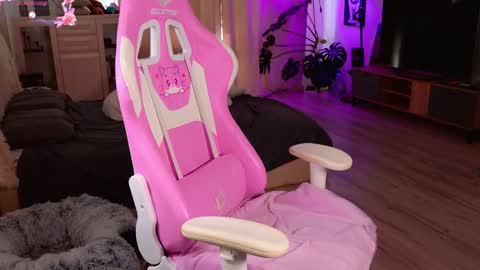 Mia  online show from September 2025 03:50:02 AM