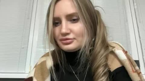 Snapshot of _florinika_ chatting on November 2025 03:01:02 PM Flora online show from November 2025 03:01:02 PM