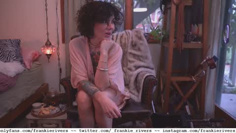 Snapshot of _frankie_rivers chatting on December 2024 11:49:02 PM Frankie Rivers allmylinks online show from December 2024 11:49:02 PM