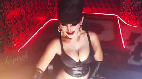 Snapshot of _hailyourqueenx chatting on January 2025 07:32:01 PM GoDDess  Chloe online show from January 2025 07:32:01 PM