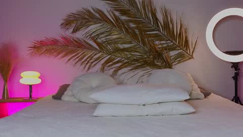 Holly online show from December 2024 05:56:01 AM