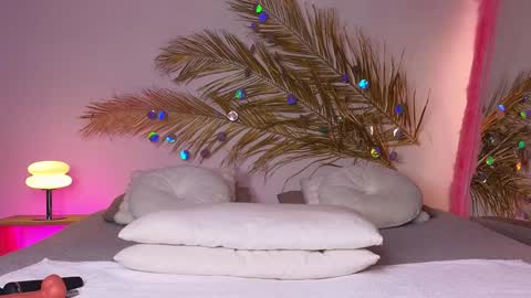 Holly online show from February 2025 05:29:01 AM