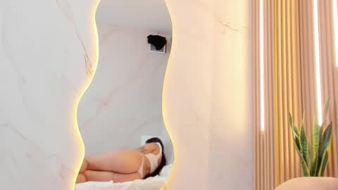 _iris_evans online show from October 2025 03:35:02 PM