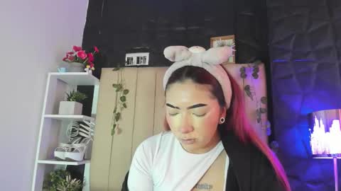 Mia online show from February 2026 01:06:02 PM