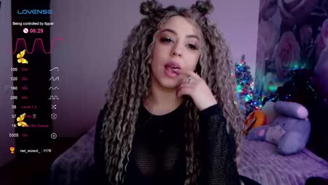 Snapshot of _just_a_queen_3 chatting on January 2025 09:21:01 PM _just_a_queen_3 online show from January 2025 09:21:01 PM