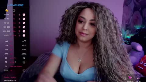 Snapshot of _just_a_queen_3 chatting on February 2025 01:19:02 PM _just_a_queen_3 online show from February 2025 01:19:02 PM