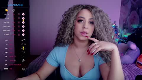 Snapshot of _just_a_queen_3 chatting on February 2025 05:37:01 PM _just_a_queen_3 online show from February 2025 05:37:01 PM