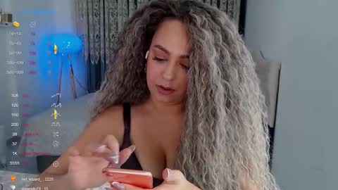 _just_a_queen_3 online show from November 2025 05:02:01 PM