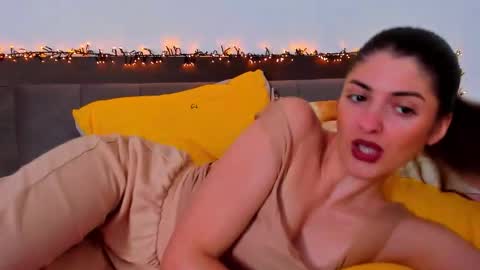 _just_a_simple_girl online show from November 2025 11:31:02 AM