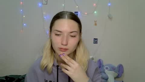 _kikiclark_ online show from September 2025 08:41:02 PM