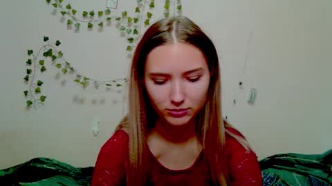 _kikiclark_ online show from November 2025 05:12:01 PM