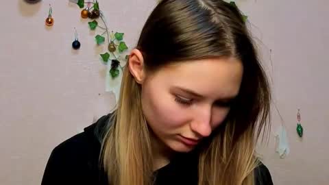 _kikiclark_ online show from February 2026 06:17:01 PM