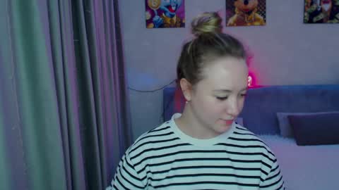 _lalune_ online show from December 2024 02:36:02 AM