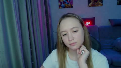 _lalune_ online show from January 2025 03:49:02 AM