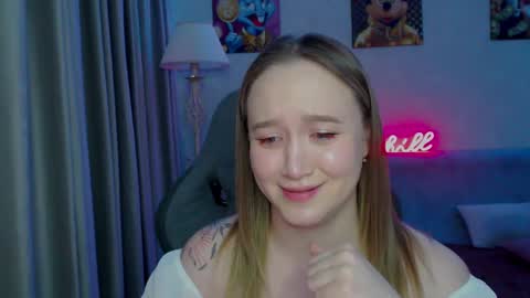 _lalune_ online show from February 2025 05:21:02 PM